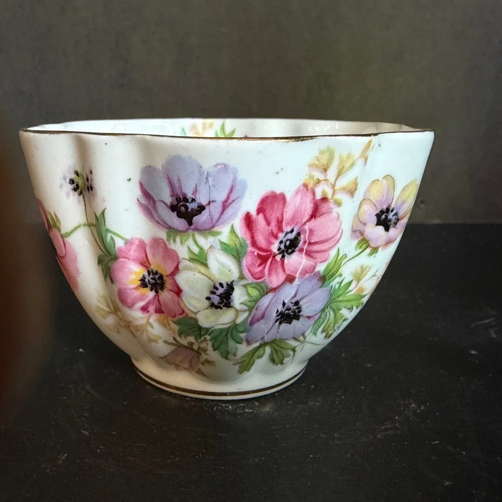 Victoria C&E Bone China England Floral Anemone Scalloped Sugar Bowl Gold Gilt